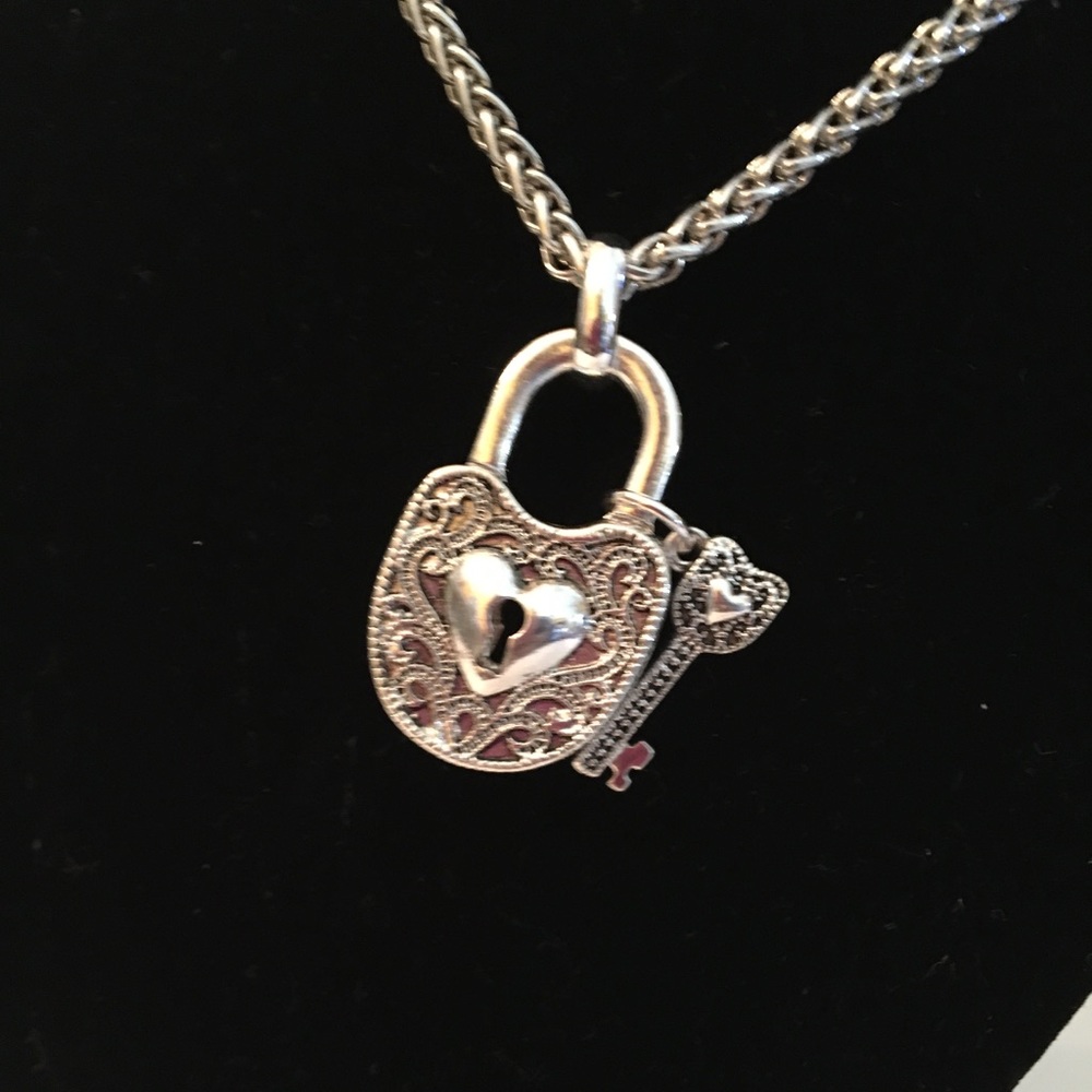 Lock & key necklace set - Picture 2 of 5